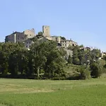 Cozy 2-bed Apartment, Petrella *