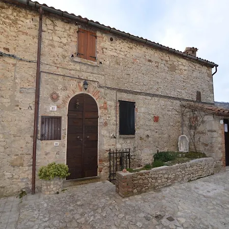 Cozy 2-bed Apartment, Petrella