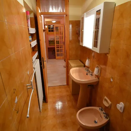 Cozy 2-bed Apartment, Petrella Petrella Guidi