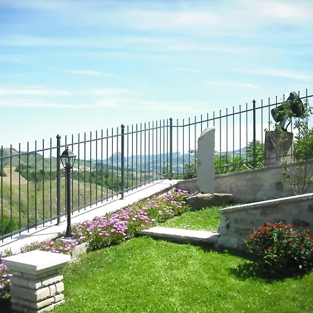 Cozy 2-bed Apartment, Petrella