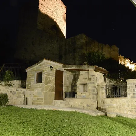 Cozy 2-bed Apartment, Petrella Apartmán *