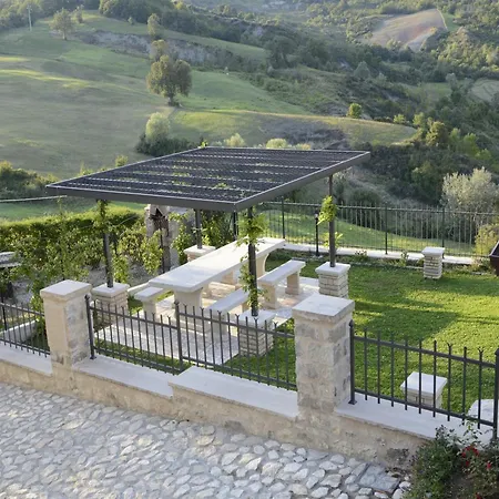 Cozy 2-bed Apartment, Petrella * Petrella Guidi