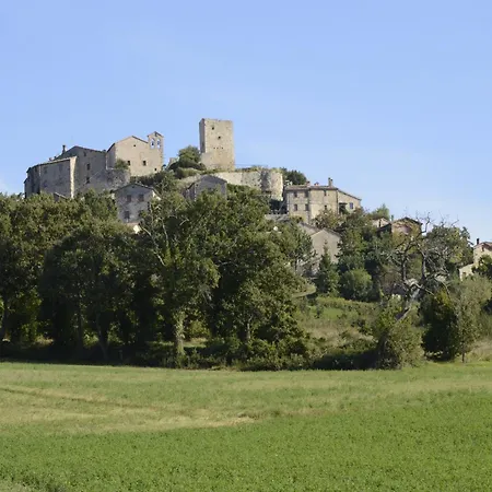 Cozy 2-bed Apartment, Petrella *