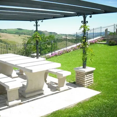 Belvilla By Oyo Graceful With Garden * Petrella Guidi