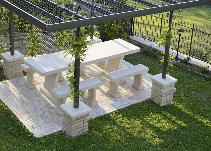 Cozy 2-bed Apartment, Petrella Daire