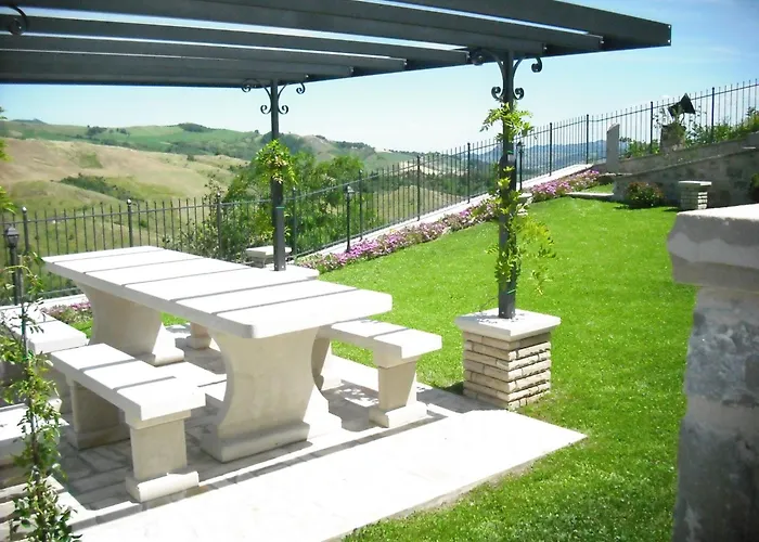 Cozy 2-bed Apartment, Petrella Petrella Guidi