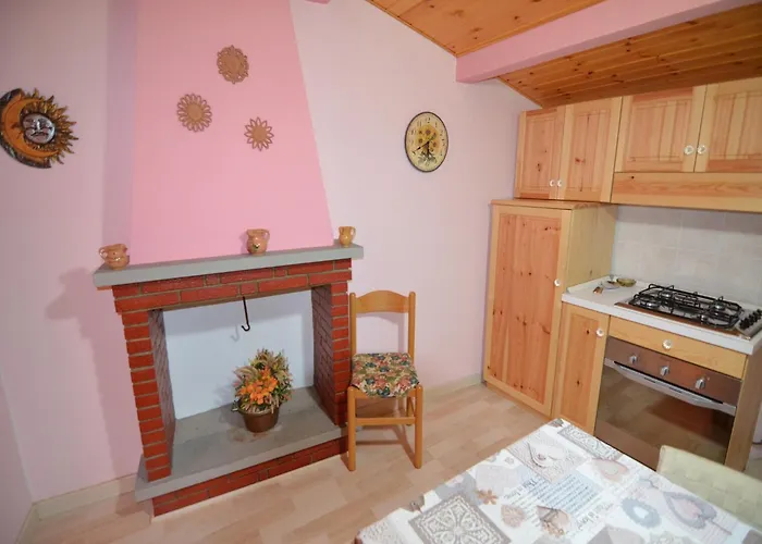 Daire Cozy 2-bed Apartment, Petrella