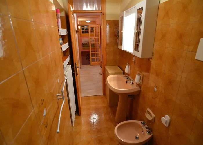 Cozy 2-bed Apartment, Petrella Petrella Guidi