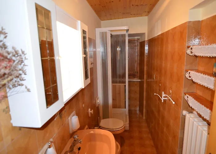 Cozy 2-bed Apartment, Petrella Daire *