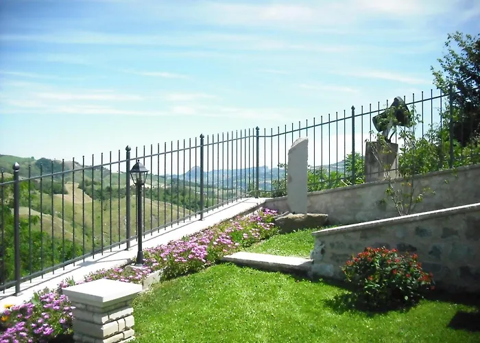 Cozy 2-bed Apartment, Petrella