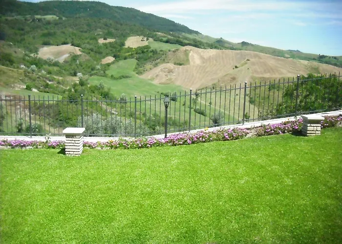 Cozy 2-bed Apartment, Petrella *