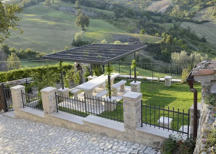 Cozy 2-bed Apartment, Petrella * Petrella Guidi