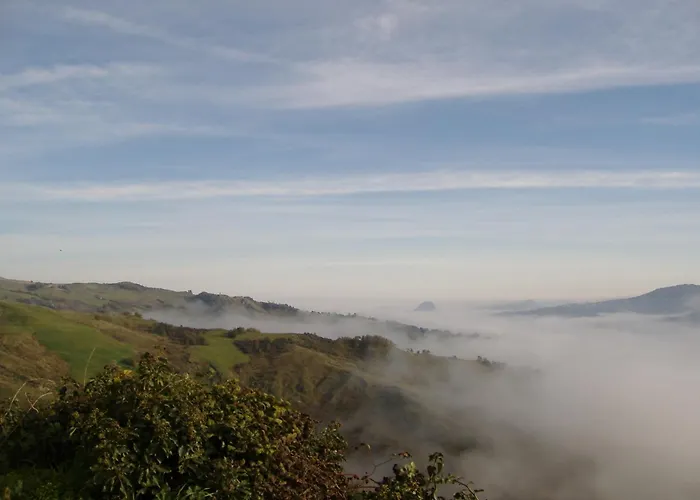 Cozy 2-bed Apartment, Petrella Daire *