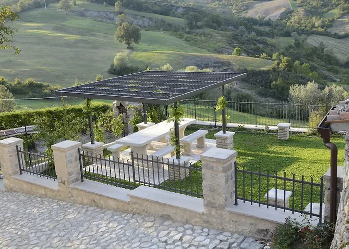 Daire Cozy 2-bed Apartment, Petrella Petrella Guidi