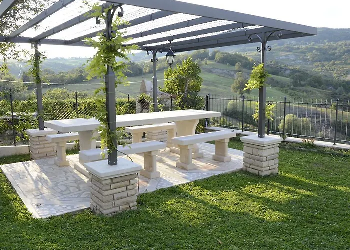 Cozy 2-bed Apartment, Petrella * Petrella Guidi