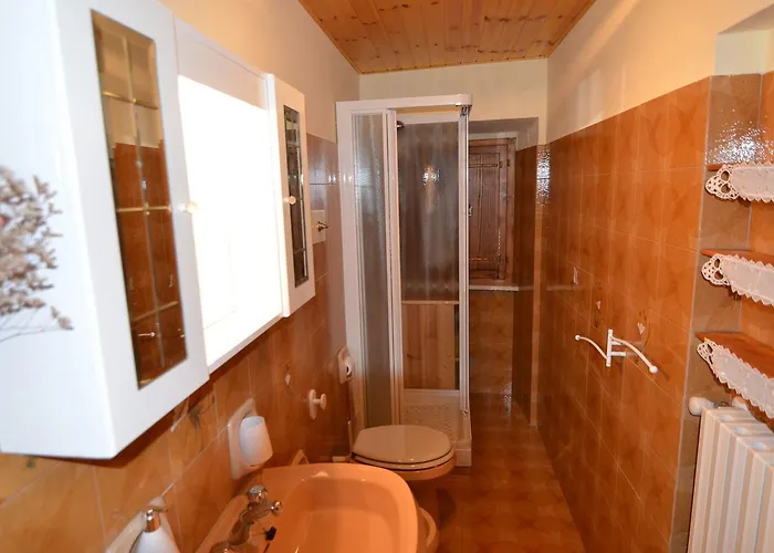 Daire Cozy 2-bed Apartment, Petrella Petrella Guidi
